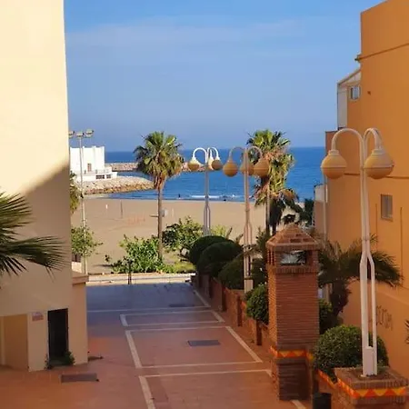 Apartamento 1 Bedroom Beachfront With Spectacular Sea Views!