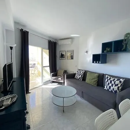 1 Bedroom Beachfront With Spectacular Sea Views! *