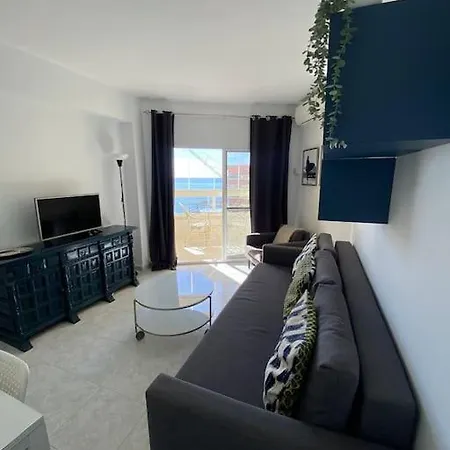 1 Bedroom Beachfront With Spectacular Sea Views! Apartment *