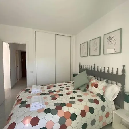 1 Bedroom Beachfront With Spectacular Sea Views! *