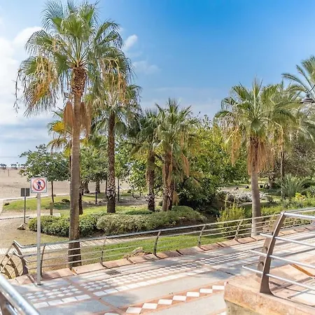 Apartment 1 Bedroom Beachfront With Spectacular Sea Views! *