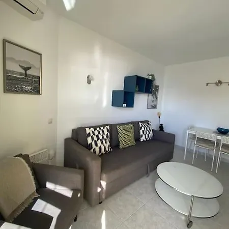 1 Bedroom Beachfront With Spectacular Sea Views!