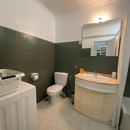1 Bedroom Beachfront With Spectacular Sea Views!
