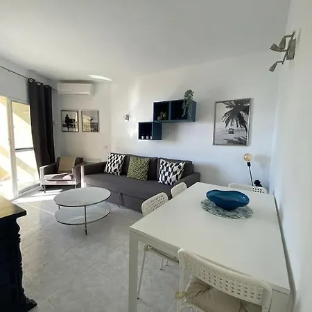 1 Bedroom Beachfront With Spectacular Sea Views! *