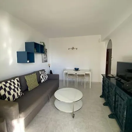 1 Bedroom Beachfront With Spectacular Sea Views! Apartment *